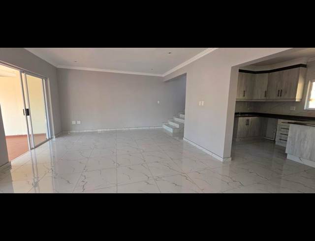 3 BEDROOM TOWNHOUSE FOR SALE IN MOUNT EDGECOMBE